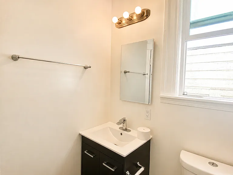928 Geneva Ave — Photo 8