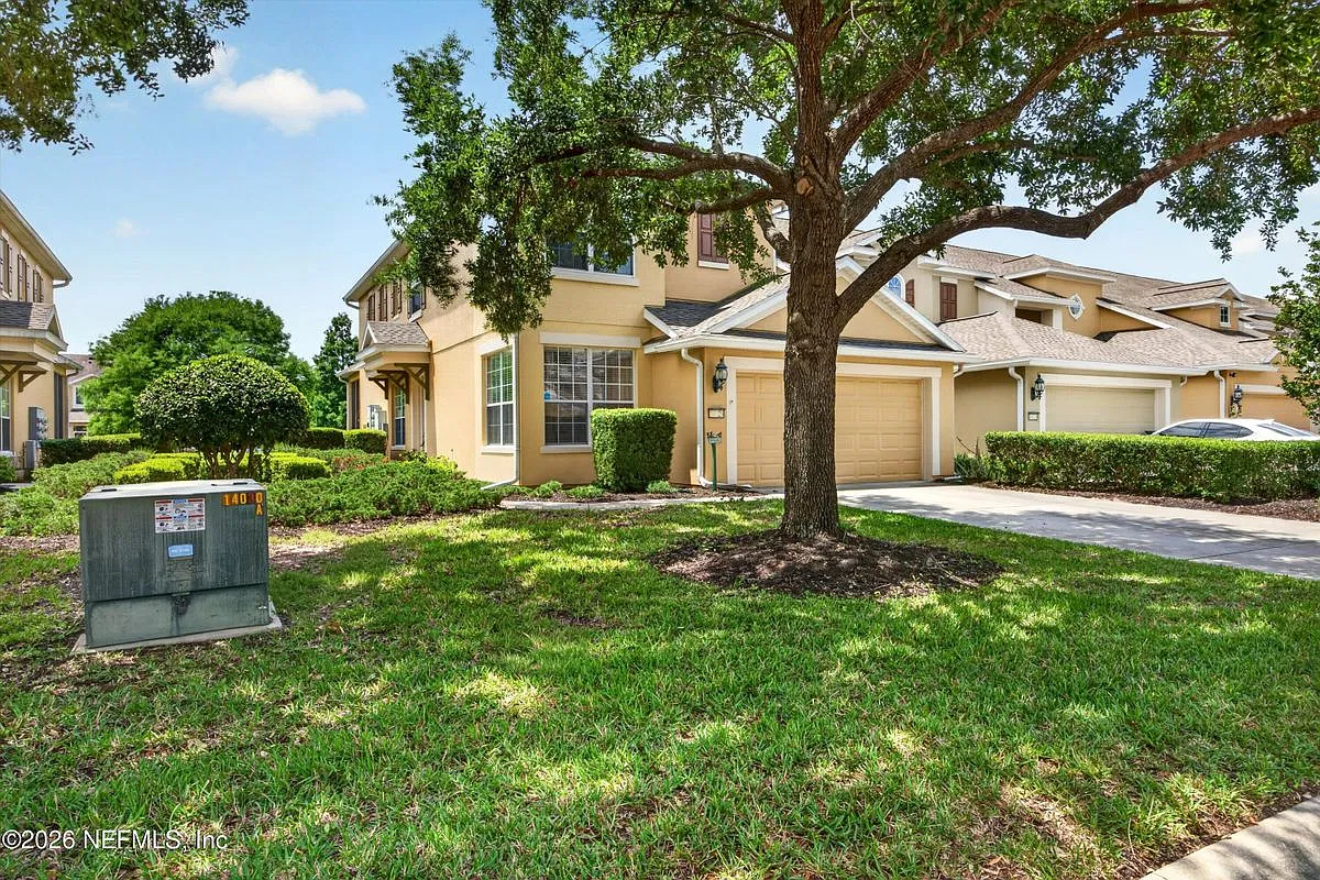 3 bed, 3.0 bath, 2341 sqft, $2,550 — Photo 2