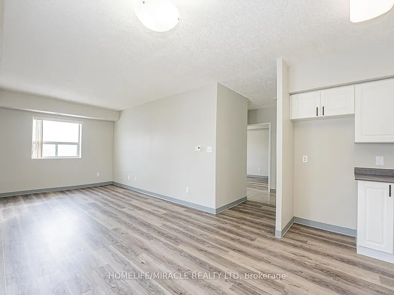 274 Erb St W #610 — Photo 6