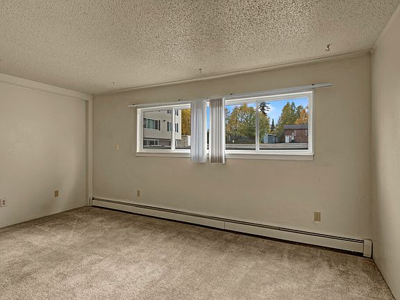 Montclair Apartments - Bedroom