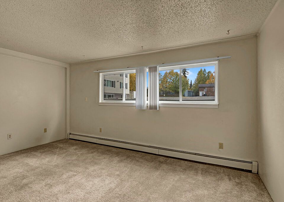 Montclair Apartments - Bedroom