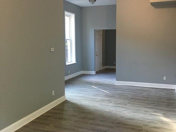 2nd image of 4215 Iowa Ave
