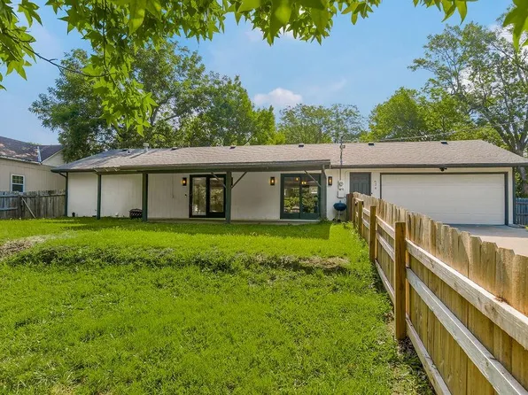 624 N Main St, Ottawa, KS 66067