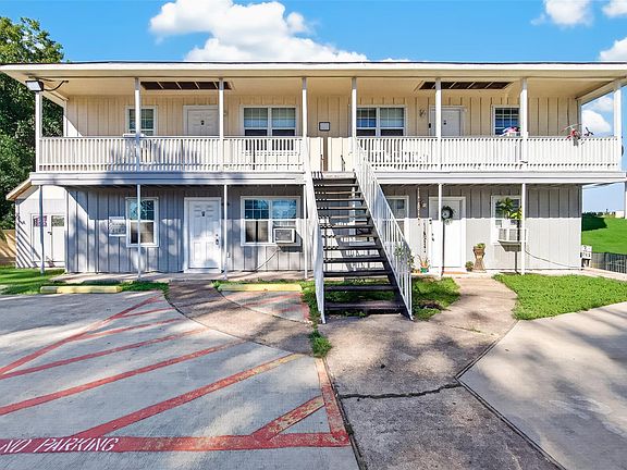 2nd image of 3501 Brewster St #1