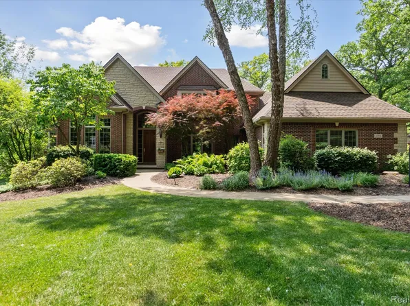 4294 Dominion Blvd, Brighton, MI 48114