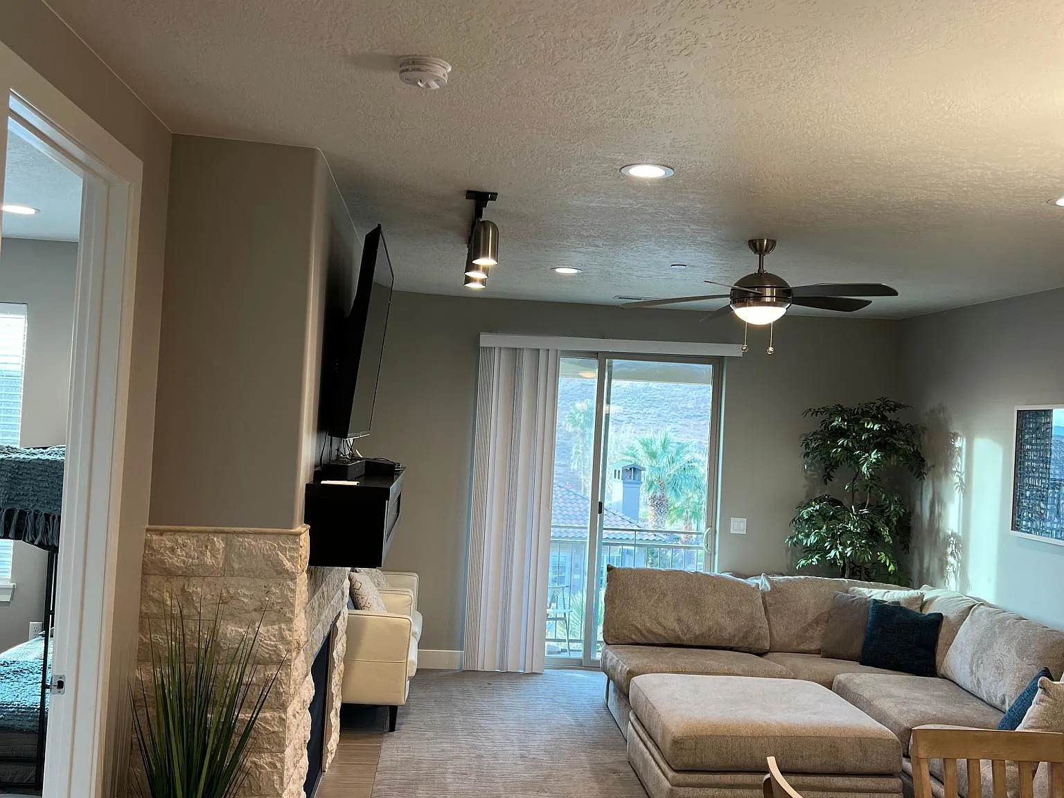 3 bed, 1590 sqft, $1,995 — Photo 3