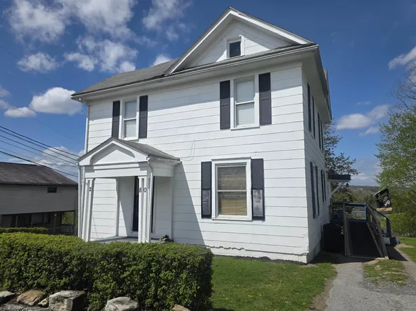 80 Grace Ave, Masontown, WV 26542