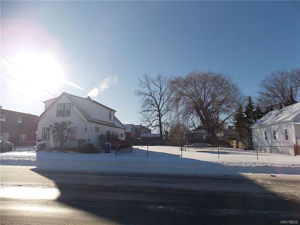2nd image of 329 Dingens St