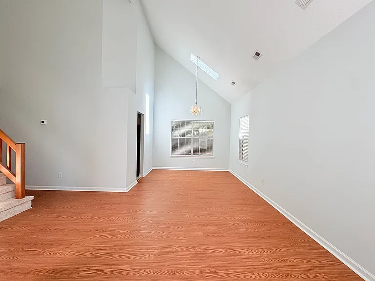 110 Amelia Ct — Photo 3