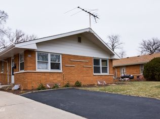 111 Dee Rd #111, North Aurora, IL 60542