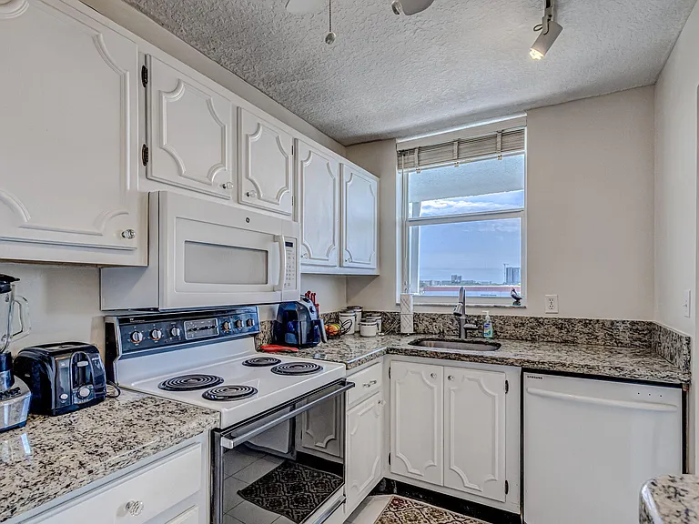 108 Paradise Harbour Blvd #512 — Photo 7