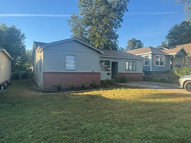 4 bed, 1400 sqft, $1,600 — Photo 1