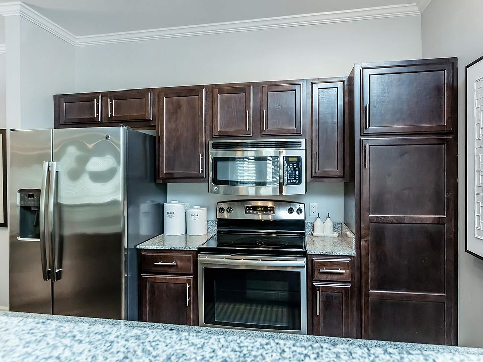 ENJOY MODERN STAINLESS STEEL APPLIANCES