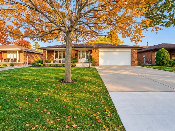 386 Woodridge Dr, Tecumseh, ON N8N 3A8