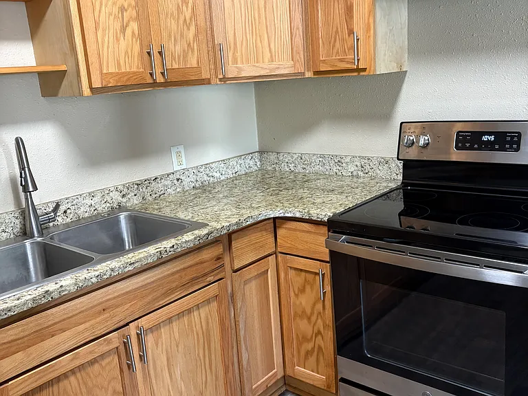 508 W Elm St #W — Photo 7