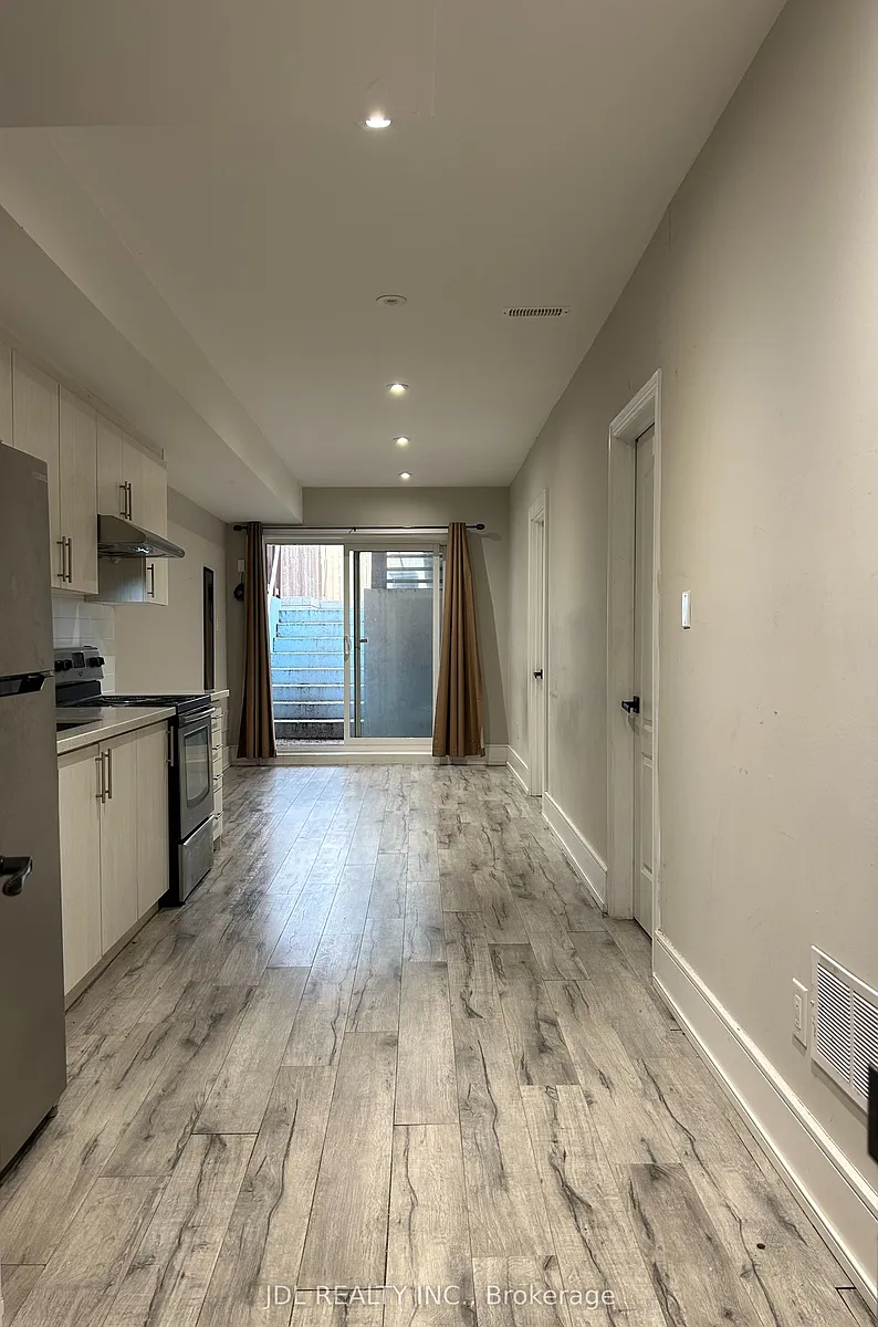 Building Photo - 105 B Pitt Ave #BASEMENT