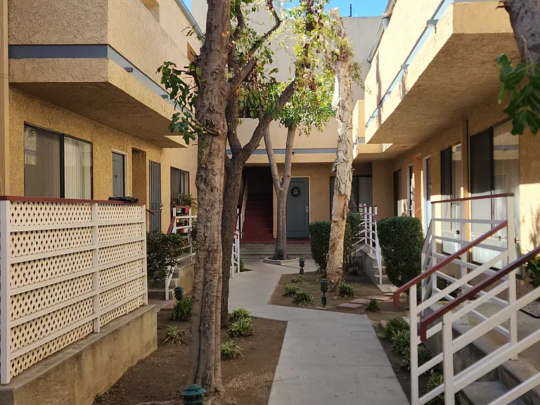 Canyon Crest Apts — Photo 5