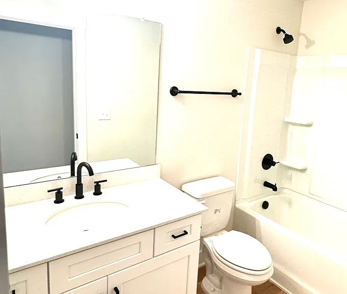 340 Woods Rd #B — Photo 4