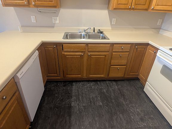 4th image of 80 Circle Dr APT 8