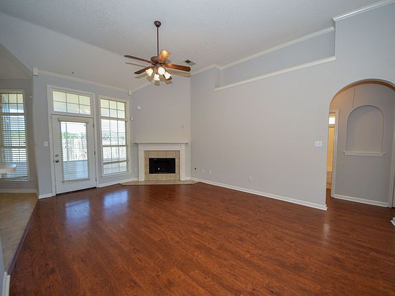 4th image of 2648 Plum Creek Dr
