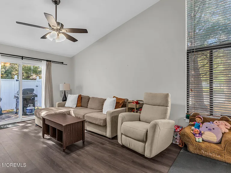 21 Dawn Ct — Photo 10