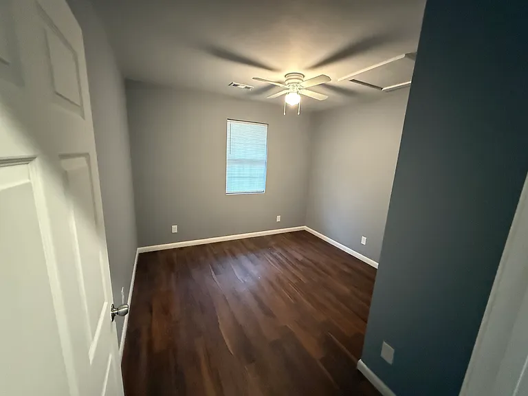 1807 Marion St — Photo 6