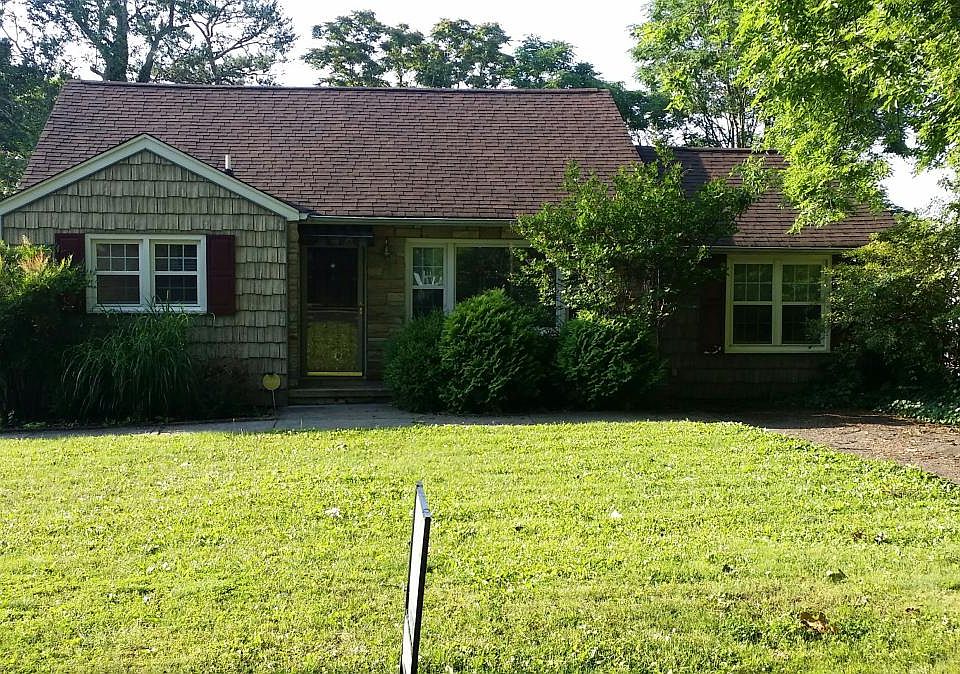 1st image of 2932 Gaston Ave