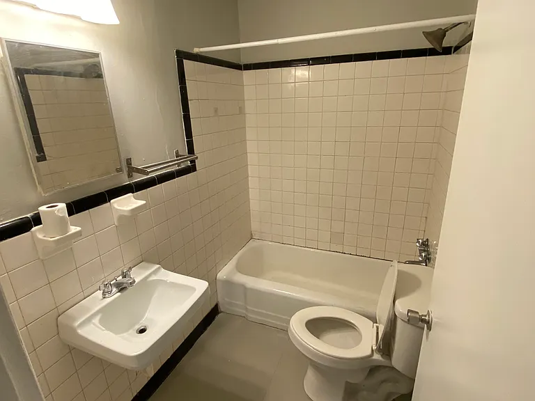 701 S Chapman St #8 — Photo 6
