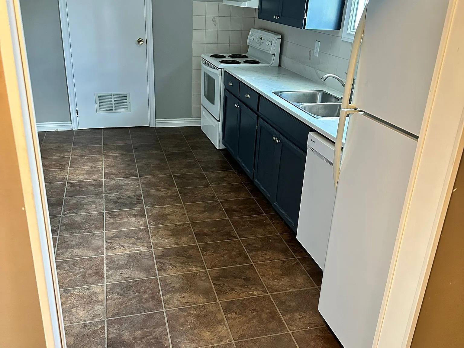 2 bed, $2,250 — Photo 2