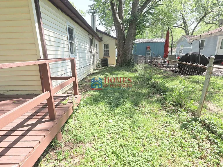 1713 Hawthorne Ave — Photo 19
