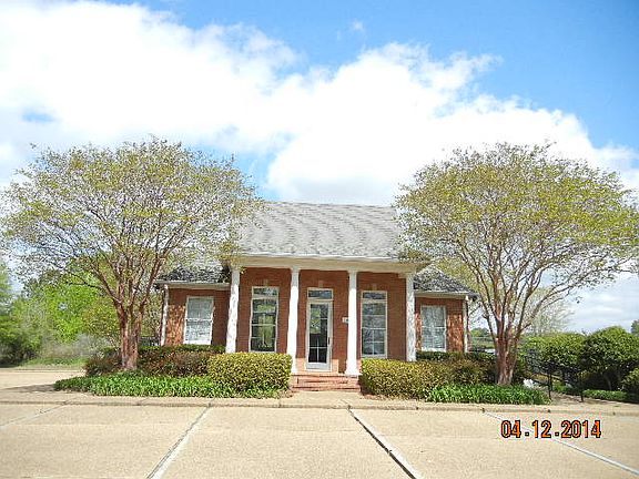 Clubhouse, pool, tennis