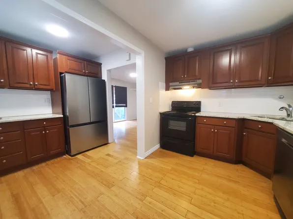 7 Chatfield St #1, Stamford, CT 06907