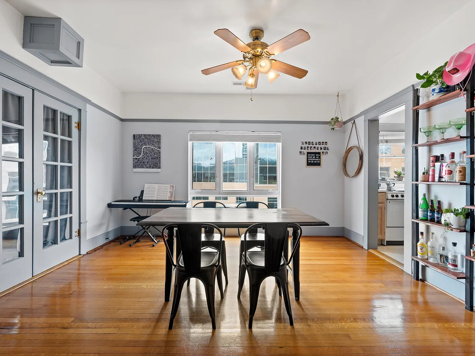 3 bed, 950 sqft, $2,150 — Photo 4