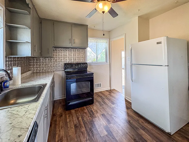 7086 Jennie Dr — Photo 5