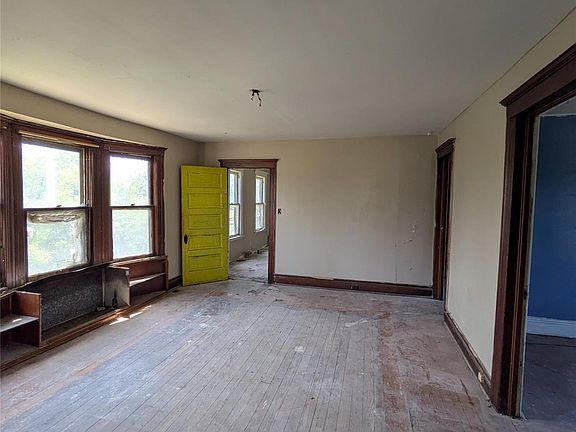 3rd image of 5547 Joseph Campau St
