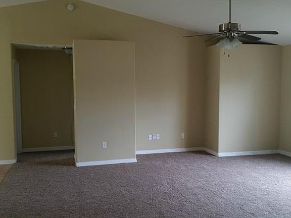 3rd image of 1867 Pickens Ct