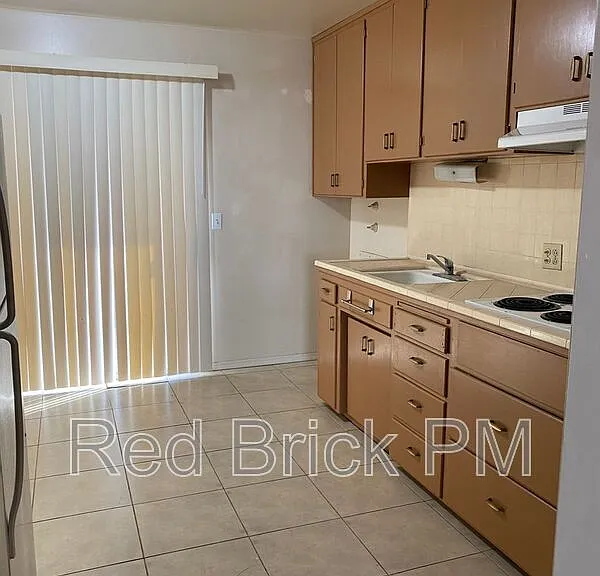 341 W 21st St — Photo 5