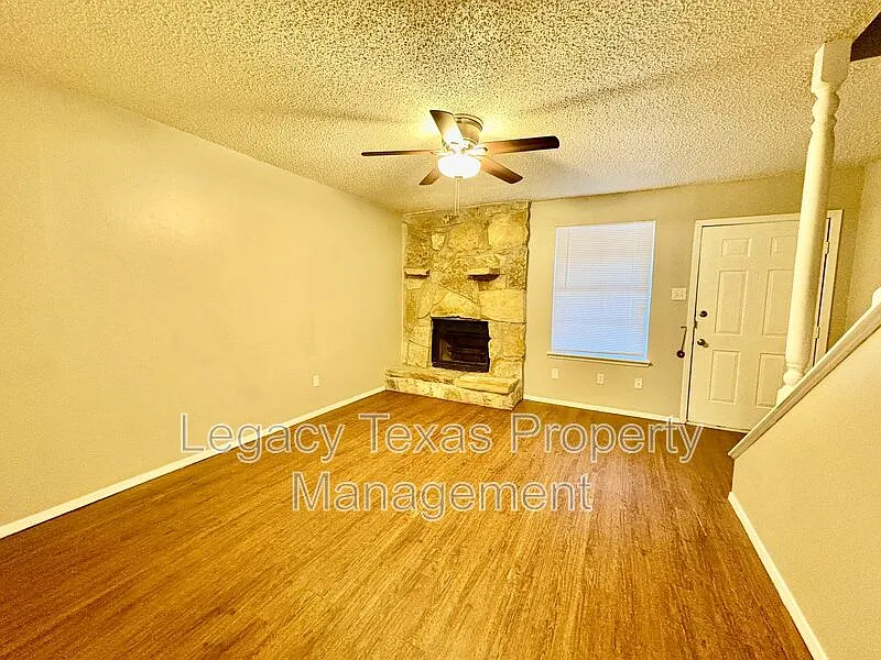Photo 2 of 28 - 1407 Courtney Pl #B - Cleburne, TX Building Photo - 1407 Courtney Pl #B