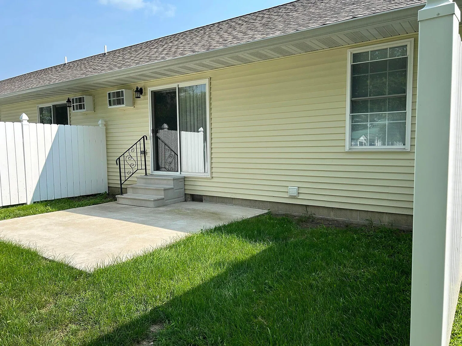126 Bannon Dr — Photo 2