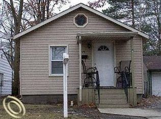 525 Stratford Rd, Ferndale, MI 48220