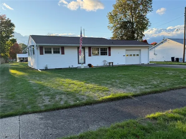 916 5th St NW, New Philadelphia, OH 44663