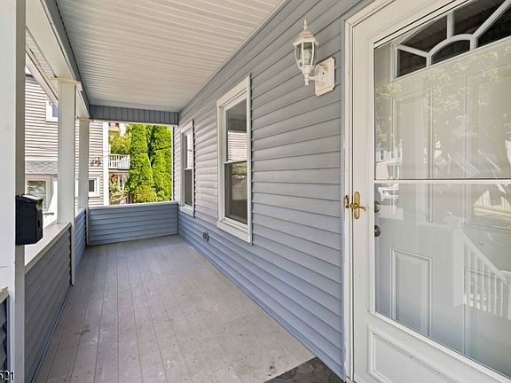 3rd image of 50 Madison St