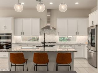 685 E Romsdalen Rd, Tucson, AZ 85755