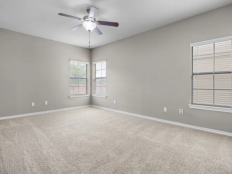 Waters Edge Apartments in Georgetown, TX