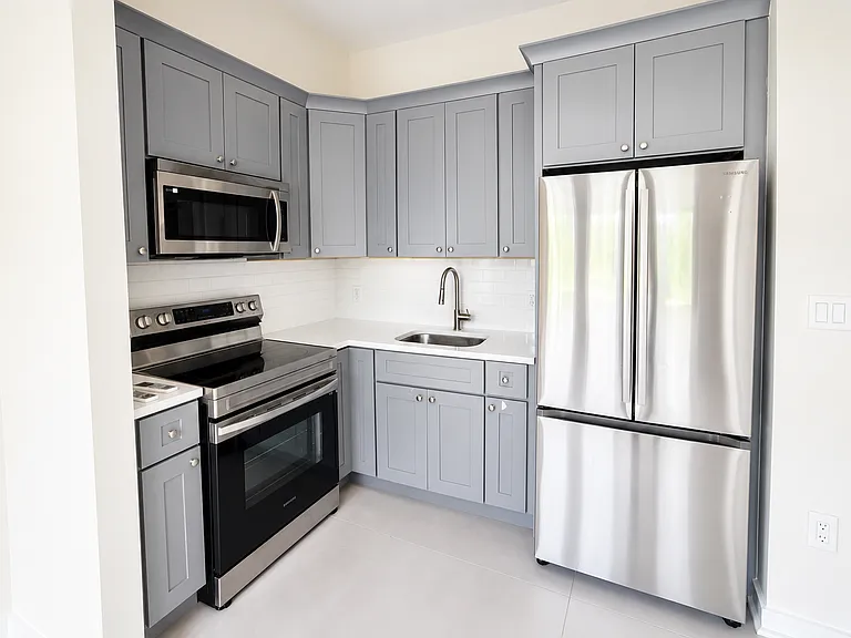 402 Saint Marks Pl #3 — Photo 4