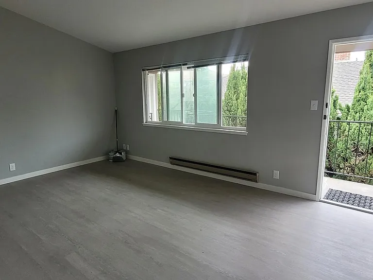 1124 Laguna Ave #3 — Photo 1