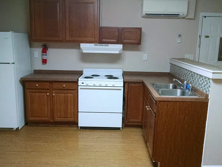 130 W 9th St #3 — Photo 4