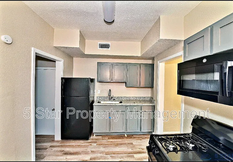615 Arizona Ave #2 — Photo 15
