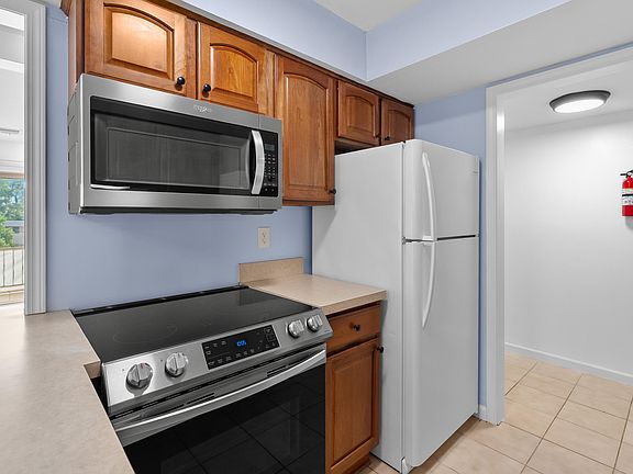 4th image of 748 W Kilgore Rd APT 303