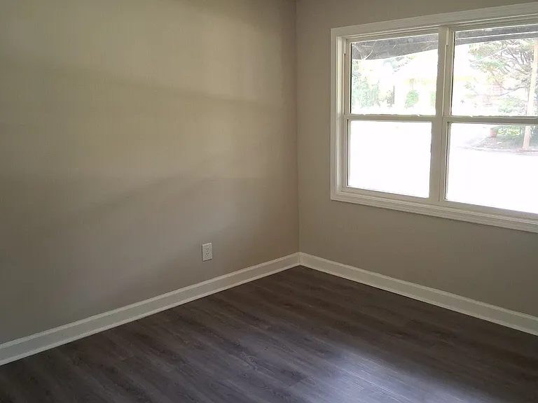 8229 Queens Dr — Photo 5